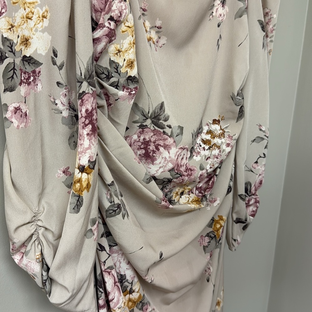 ASTR the Label Long Sleeve Ruched Floral Midi Dress | Blush Floral | sz M | EUC - Picture 8 of 16